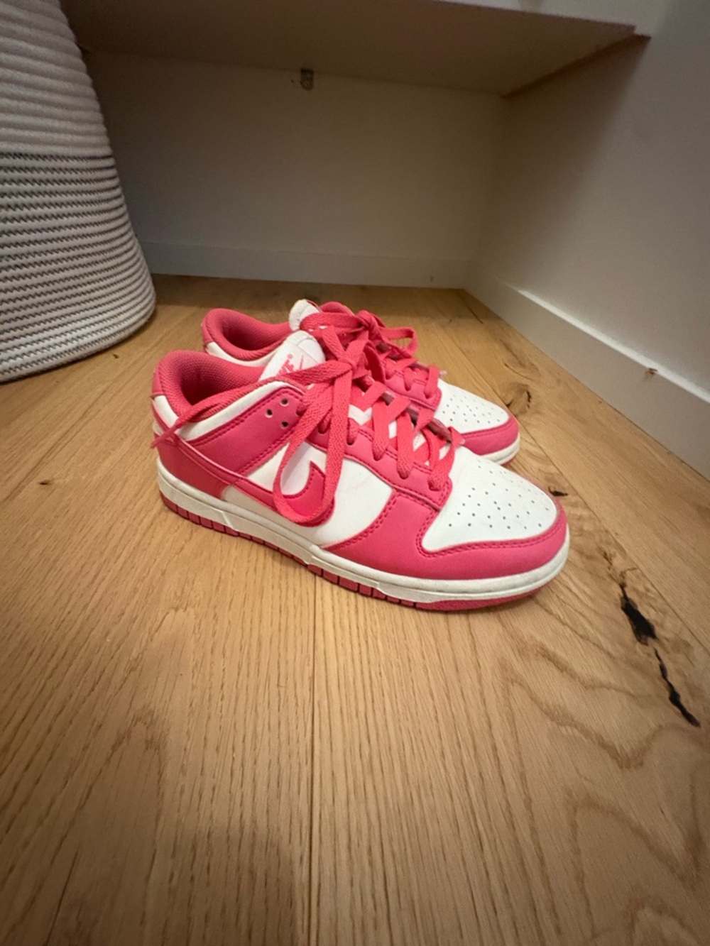 Nike Low-Top Sneakers in Pink and White - Picture 2 of 5